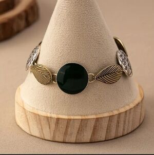 New Vintage Style Boho Leaf Bracelet – Lightweight & Chic